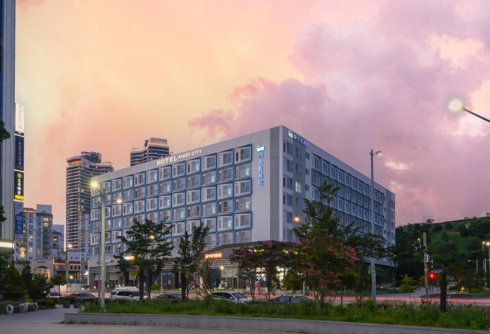 Yeosu Hotel First City Zewnętrze zdjęcie